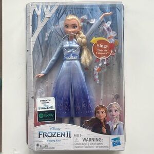 NWT Frozen II singing Elsa Doll